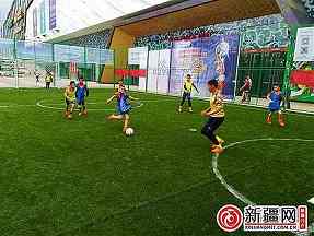 边路进攻怎样创造机会：宽度、套边与传中的配合
